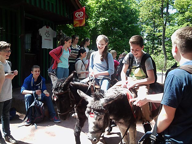 Beim Eselreiten. Foto: privat