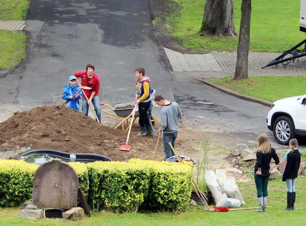 Der neue Schulteich nimmt Gestalt an. Foto: Jonas Neumann/CJD Oberurff