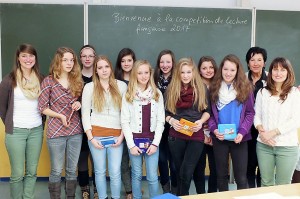 Die Teilnehmerinnen des Wettbewerbs und ihre Lehrerinnen. Foto: privat