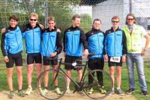 Goldene Generation (v. l.): Simon Korbel, Moritz Kodlin, Niclas Aue, Leonid Berlitz, Christian Renger, Eiko Berlitz und Trainer Marcel Krug. Nicht im Bild Trainer Rolf Kather, Danny Schmidt, Konstantin Heßler und Niclas Aubel. Foto: privat