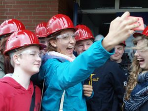 Schnell ein Selfie in ungewohnter Schutzkleidung.Bild: A. Bubrowski/CJD Oberurff