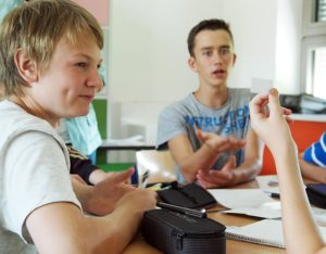 Deutschtag: Sprüche gestisch umsetzen.Bild: BUB/CJD Oberurff