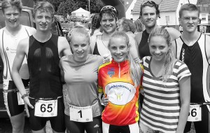 Triathlon-Team (v. l.): Moritz Kodlin, Eiko Berlitz, Hanna Marggraf, André Krug, Lea Klawe, Marcel Krug, Bonnie Schmidt, Kevin Nagel, Leonid Berlitz (nicht im Bild).Abb.: M. Krug/CJD Oberurff