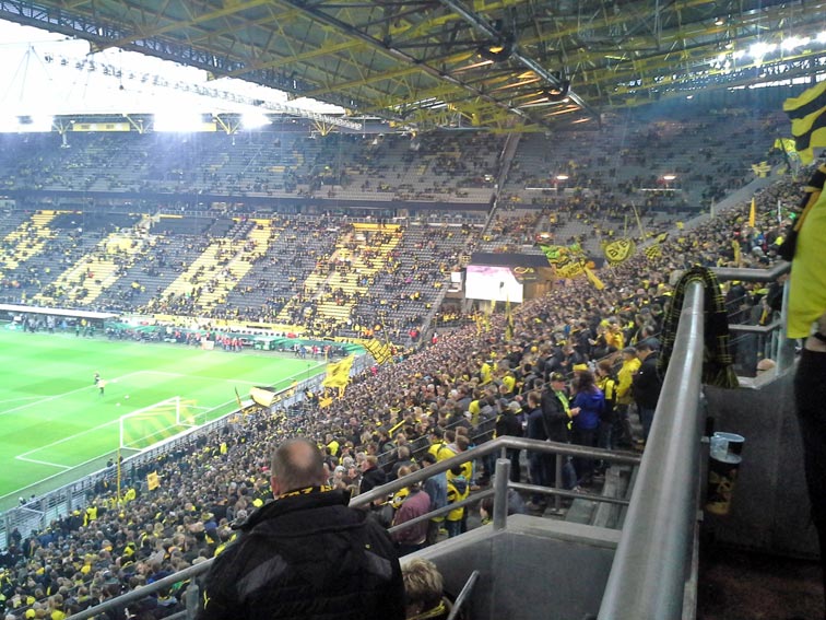 Vor dem Fußballspiel Borussia Dortmund gegen die TSG Hoffenheim. Foto: Malte Horn/CJD Oberurff