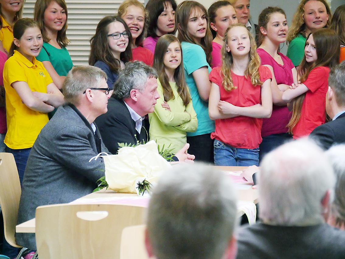 Der „kleine“ Chor, Leitung Sabine Schmidt, beim Rahmenprogramm dabei. Bild: A. Bubrowski/CJD Oberurff