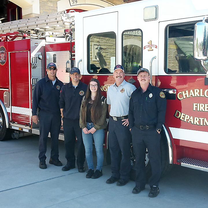 Verfasserin besucht die Feuerwache. Foto: privat