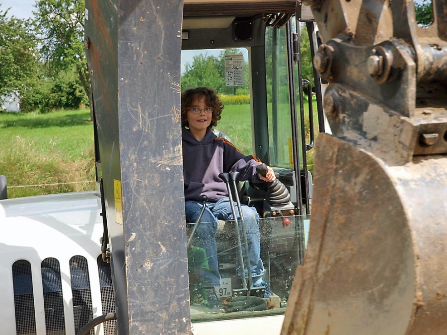 Onlineredakteur Jona bei der Recherche zu einem Artikel über die Baustelle der N-Häuser.