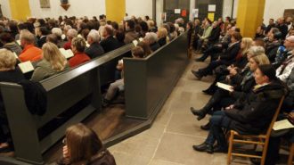 Bis auf den letzten Platz und darüber hinaus ist die Stadtkirche besetzt mit Zuhörern. Bild: A. Bubrowski/CJD Oberurff