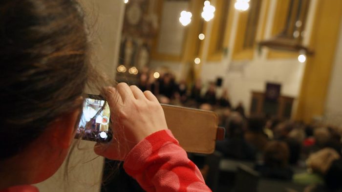 Fast alle Schüler haben ihr Smartphone fast immer zur Hand. Bild: A. Bubrowski/CJD Oberurff