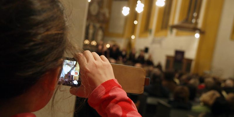 Fast alle Schüler haben ihr Smartphone fast immer zur Hand. Bild: A. Bubrowski/CJD Oberurff