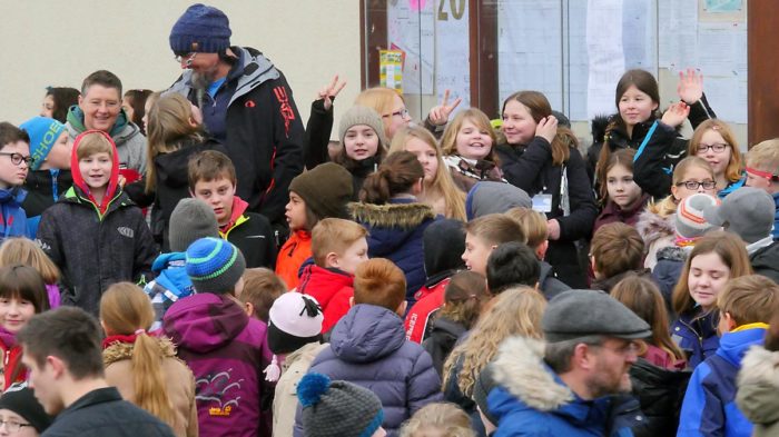 Schüler der Jahrgangsstufe fünf scharen Gäste um sich | Bild: Andreas Bubrowski/CJD Oberurff