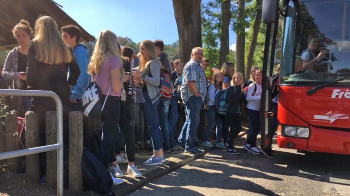 Hochbetrieb an den Schulbussen. Bild: BUB