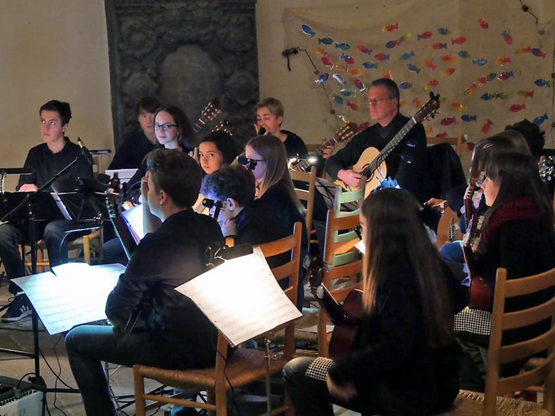 Adventsmusik: Gitarren | Foto: Andreas Bubrowski/CJD Oberurff