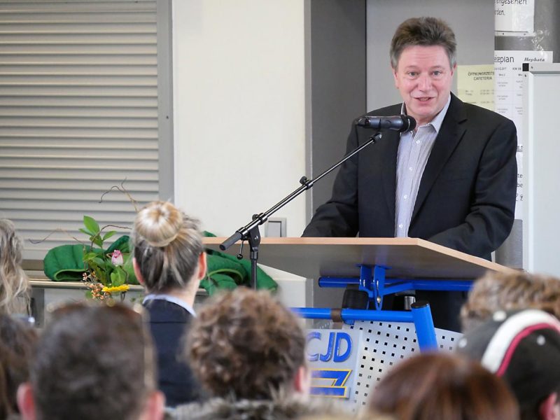 Schulleiter Günter Koch begrüßt Gäste | Bild: A. Bubrowski/CJD Oberurff