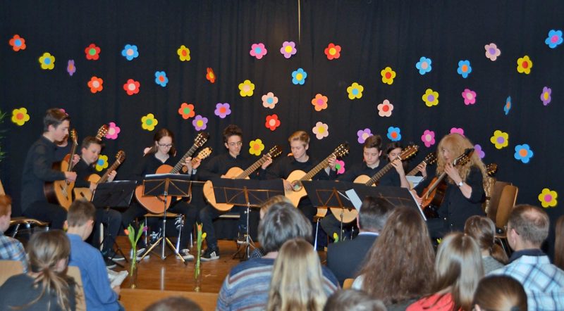 Gitarrenensemble der Musikschule | Foto: Dirk Müller-Maguhn/CJD Oberurff