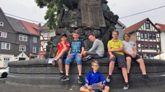 Am Kriegerdenkmal | Foto: A. Bubrowski/CJD Oberurff