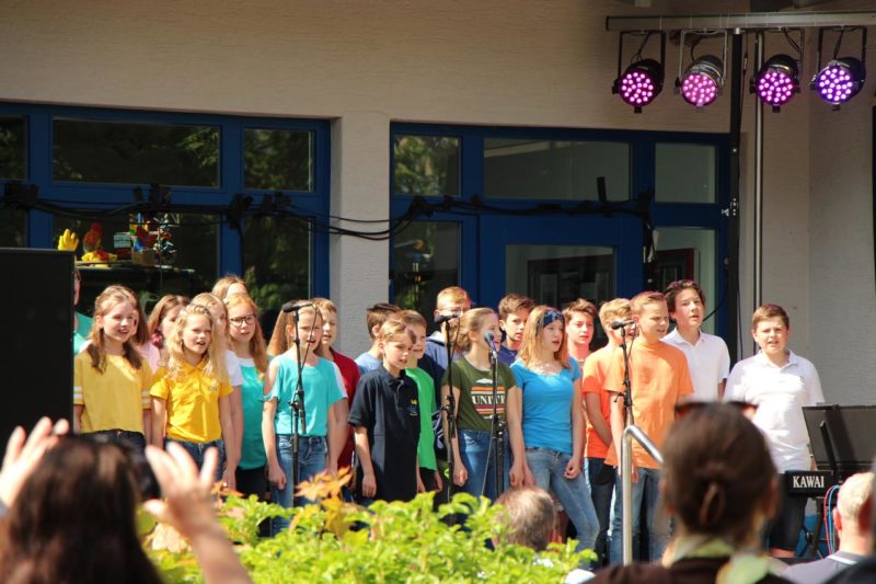 Kleiner Chor auf der Baustellenparty | Foto: M. Dieling/CJD Oberurff