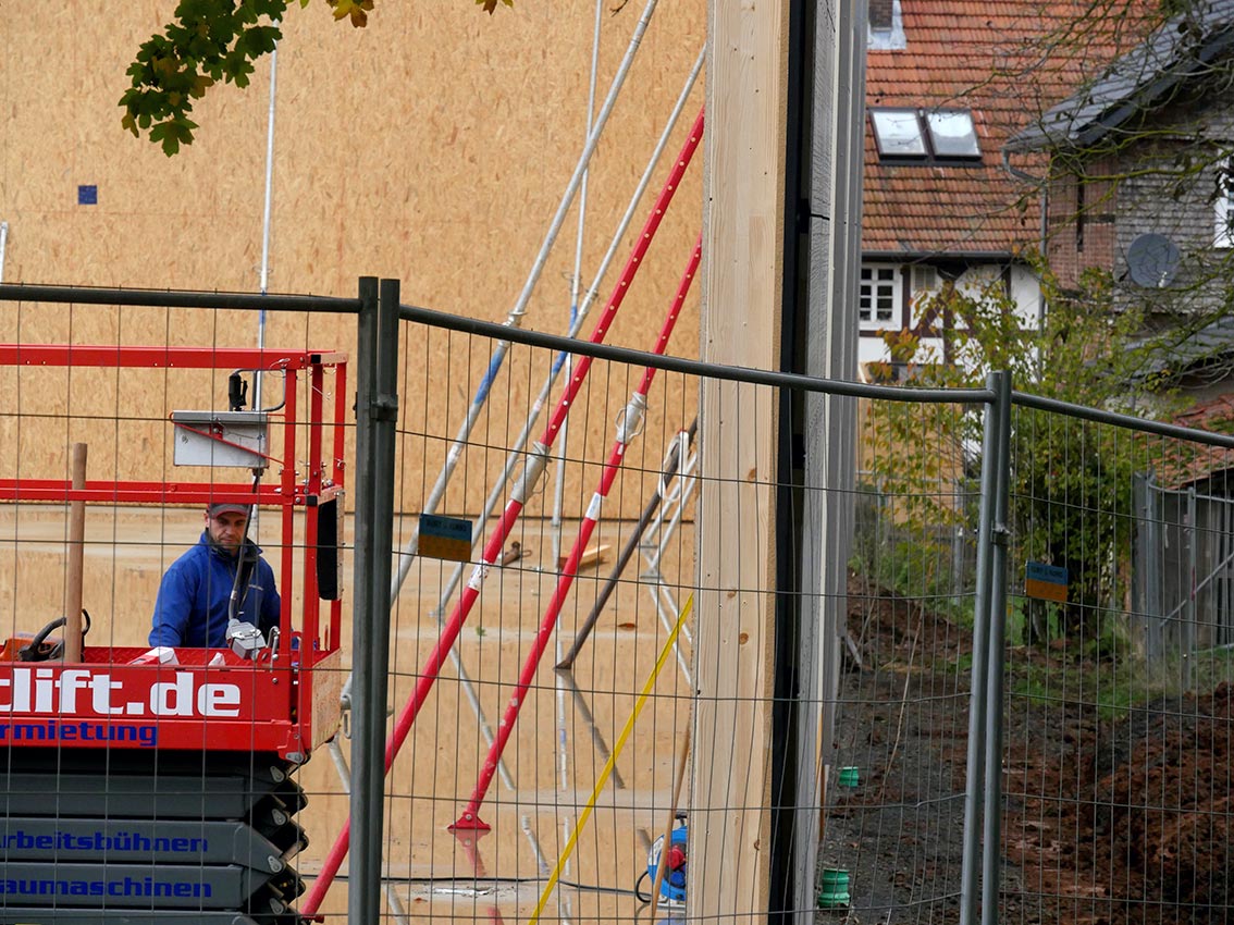 Turnhallen-Neubau: Fertigteil auf Fertigteil | Foto: A. Bubrowski/CJD Oberurff