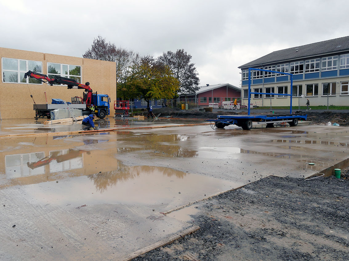 Neue Turnhalle: Anfang der Woche wurden die ersten Fertigtteile montiert | Foto: A. Bubrowski/CJD Oberurff