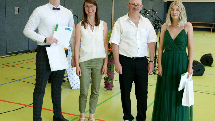 Endlich sein Abitur2020 in den Händen halten | Foto: A. Bubrowski/CJD Oberurff