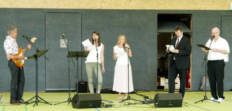 Tutoren singen ihren Schülern "Ein Hoch auf uns" | Foto: A. Bubrowski/CJD Oberurff