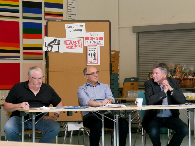 Prüfungskommission: Hans-Uwe Malkus, Christoph Heimbucher, Günter Koch (v. l.). Foto: A. Bubrowski/CJD Oberurff