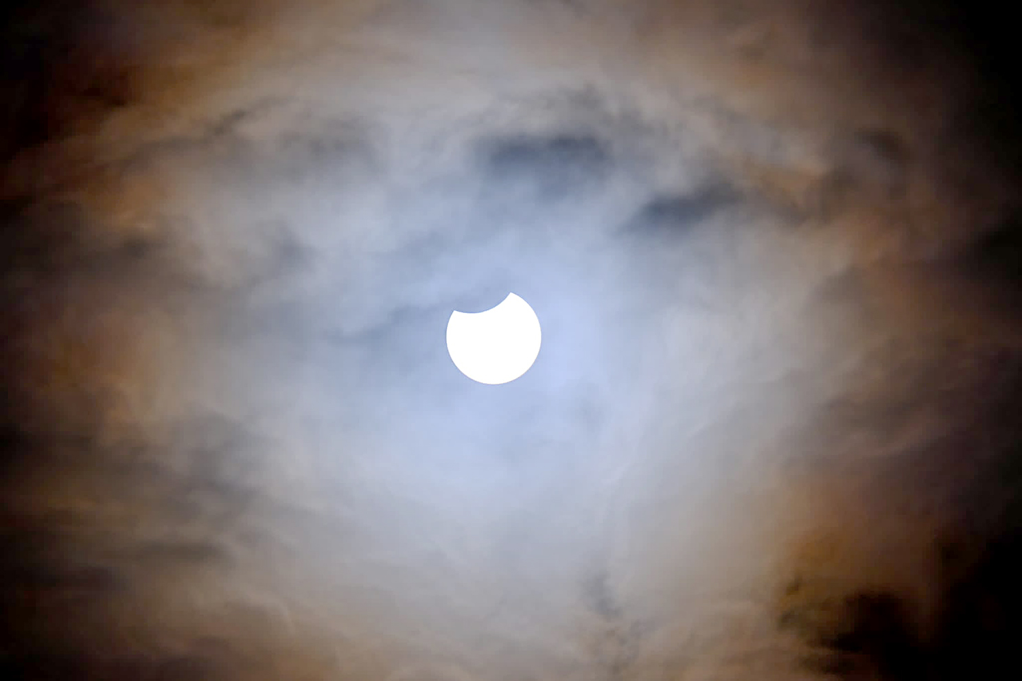 Partielle Sonnenfinsternis, beobachtet am 25. Oktober 2011, 11.23 Uhr, in Sebbeterode. Foto: Dana K., 7d (22-23)/CJD Oberurff